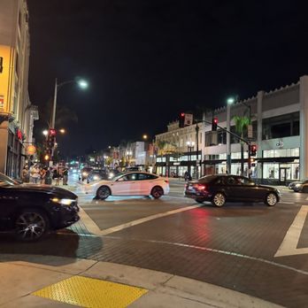 Mama Lu’s Dumpling House - Pasadena Corner Street on a Sunday Night - Chinese Near Me - Pasadena, California Mama Lu’s Dumpling House - Pasadena Corner Street on a Sunday Night - Chinese Near Me - Pasadena, California