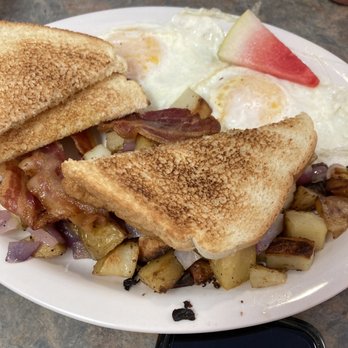 Banners Restaurant - New England breakfast with sourdough toast - Breakfast & Brunch Near Me - Conway, New Hampshire Banners Restaurant - New England breakfast with sourdough toast - Breakfast & Brunch Near Me - Conway, New Hampshire
