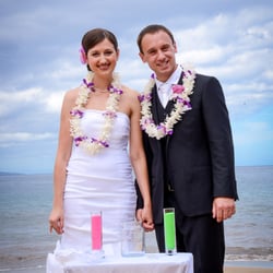 Maui Wedding Adventures - getting ready to mix 2 colors
