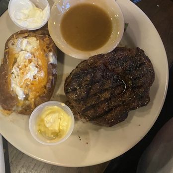 Harbor House - Steak - Seafood Near Me - Detroit, Michigan