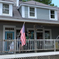 Gray's Outer Banks Lifestyle Clothing Company - Front entrance to Gray's in Scarborough Faire!
