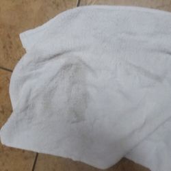 Hawaiian Holiday Tanning Salon - This is the towel I had wipe the b3d with before I went in to use it!! This place is disgusting!!!