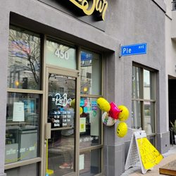 Laurie’s Pie Bar - The Front & Signage  03-l4-2025