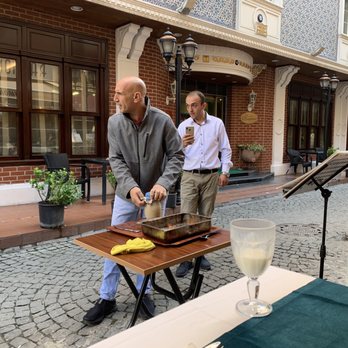 Raymond Restaurant & Bar - Bruce as he fires up the clay put that he will eventually break in epic fashion! It was really tasty as well!!! - Pubs Near Me - Istanbul, 34
