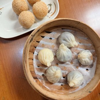 Dumpling Capital - Sesame balls / chocolate dumplings - Dim Sum Near Me - Santa Clara, California Dumpling Capital - Sesame balls / chocolate dumplings - Dim Sum Near Me - Santa Clara, California