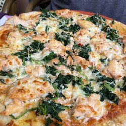 Goldene Krone - Salmon and spinach pizza