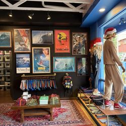 Aviator Nation North Shore - Adorable decor for Christmas!