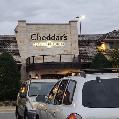 Cheddar's Scratch Kitchen by null