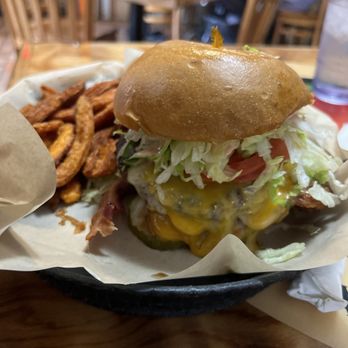Oscar's Cafe - Muster hamburger.10/10 - Mexican Near Me - Springdale, Utah