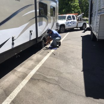 Ace Towing - Had a tire blowout on our road trip to Oregon. Ace towing was there in 15min! Very quick and courteous!  Thank you for all your had work! - Towing Near Me - Klamath Falls, Oregon
