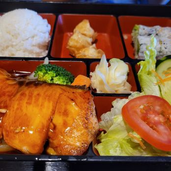 Tomo Japanese Cafe - Sushi Bars Near Me - Elmhurst, New York