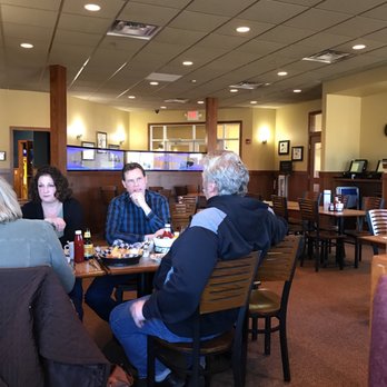 Squeaky's Grill & Bar - Dining side - Sports Bars Near Me - Hutchinson, Minnesota