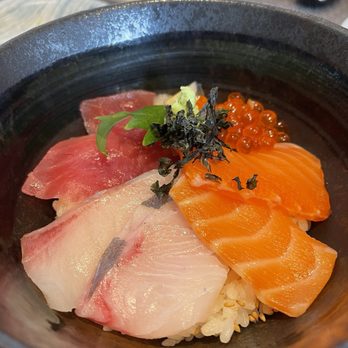 Akira Japanese Restaurant - Chirashi bowl (happy hour) - Japanese Near Me - Honolulu, Hawaii