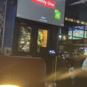 The Rust & Gold - Trivia screen - Sports Bars Near Me - Huntington, New York