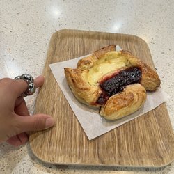 El Porton Coffee  - Cheese + raspberry danish