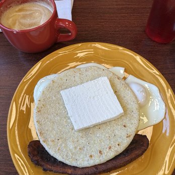 Cafe y Sabor - huevos fritos con arepa y queso, cappuccino - Colombian Near Me - Richmond, Virginia