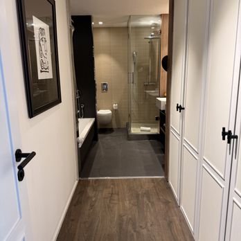 H10 Casanova - Suite Bathroom - Hotels Near Me - Barcelona, B H10 Casanova - Suite Bathroom - Hotels Near Me - Barcelona, B