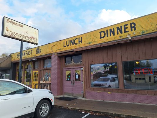 Mama's Restaurant by null