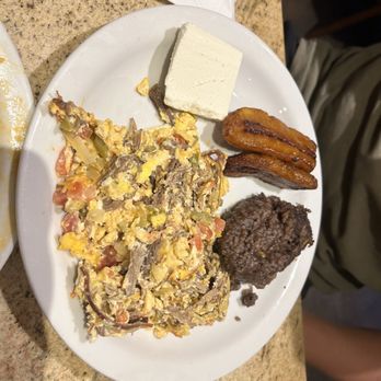 Es Con Sabor West - Eggs with Pork - Salvadoran Near Me - Los Angeles, California Es Con Sabor West - Eggs with Pork - Salvadoran Near Me - Los Angeles, California