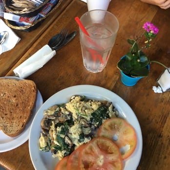 Vivian's Cafe - Waitress special with tomatoes - Breakfast & Brunch Near Me - Studio City, California