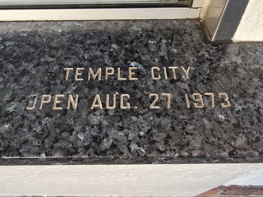 In-N-Out Burger by null