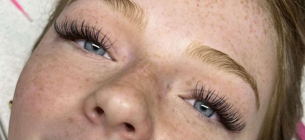 Lashes by Karlee Logo