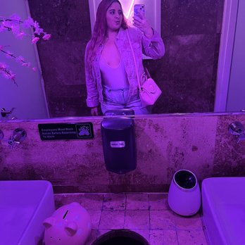 Petralunga - Bathroom - Pizza Near Me - Miami, Florida