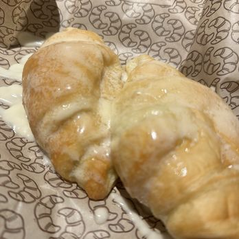 Cheddar's Scratch Kitchen - Honey Butter Croissants - Comfort Food Near Me - Brandywine, Maryland Cheddar's Scratch Kitchen - Honey Butter Croissants - Comfort Food Near Me - Brandywine, Maryland