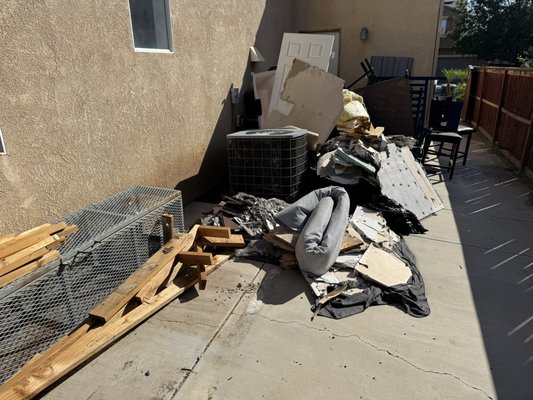 Junk Pickup - Say goodbye to unwanted junk! We handle jobs big and small, removing trash, furniture, appliances, and more, giving you back your space quickly and ethically. Scheduled pickups available for maximum convenience. Junk Pickup - Say goodbye to unwanted junk! We handle jobs big and small, removing trash, furniture, appliances, and more, giving you back your space quickly and ethically. Scheduled pickups available for maximum convenience.