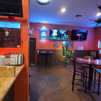 Hooch's 95 Bar & Grill - American Near Me - Fort Mohave, Arizona