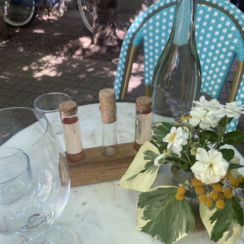 Lola Wines - Wine tasting - Wineries Near Me - Calistoga, California