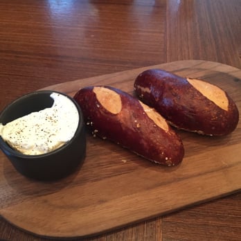 NoMI - Pretzel bread starter with an AMAZING spread - Bars Near Me - Chicago, Illinois
