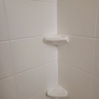 Courtyard By Marriott Gulfport Beachfront - Outdated shower - Hotels Near Me - Gulfport, Mississippi Courtyard By Marriott Gulfport Beachfront - Outdated shower - Hotels Near Me - Gulfport, Mississippi