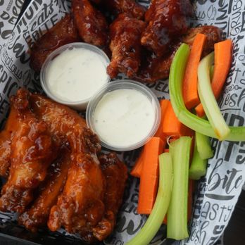White’s Ferry Brewery - mango vindaloo wings - Breweries Near Me - Leesburg, Virginia