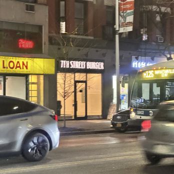 7th Street Burger Harlem - Burgers Near Me - New York, New York
