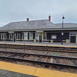 Exterior photo of Deerfield Metra - Deerfield, Illinois Exterior photo of Deerfield Metra - Deerfield, Illinois