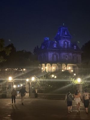 Phantom Manor by null