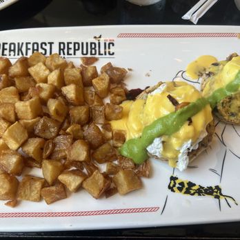 Breakfast Republic - Jalapeño egg Benedict - Breakfast & Brunch Near Me - Culver City, California Breakfast Republic - Jalapeño egg Benedict - Breakfast & Brunch Near Me - Culver City, California