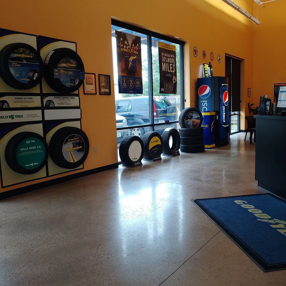 BLAIRS FERRY TIRE&AUTO SVC - Waiting area - Auto Repair Near Me - Cedar Rapids, Iowa BLAIRS FERRY TIRE&AUTO SVC - Waiting area - Auto Repair Near Me - Cedar Rapids, Iowa