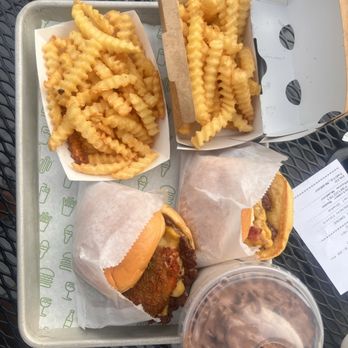 Shake Shack Old Orchard - Burgers Near Me - Skokie, Illinois Shake Shack Old Orchard - Burgers Near Me - Skokie, Illinois