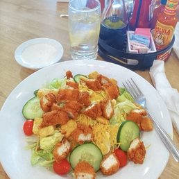 mama's fried chicken house salad with ranch dressing.