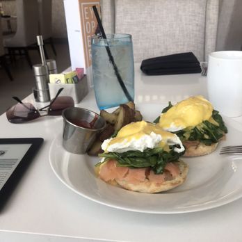 Le Méridien Arlington - Salmon and poached egg breakfast sandwich - Hotels Near Me - Arlington, Virginia