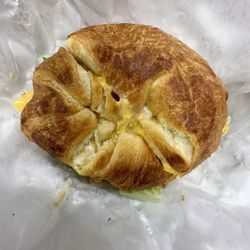 Yvonis - Croissant egg sandwich