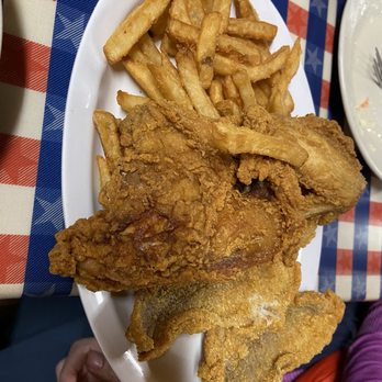 Huck Finn's Catfish - Mark Twain's Combo Dinner - Southern Near Me - Pigeon Forge, Tennessee