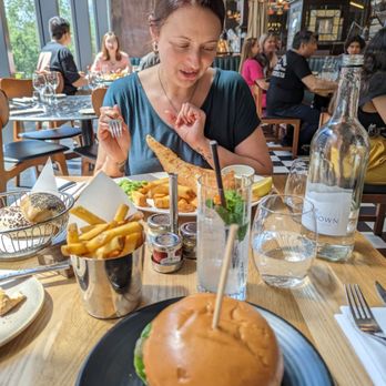 Bread Street Kitchen - Fish and chips, and a burger. - British Near Me - London, XGL