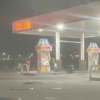 Shell - 10/05/23 - Gas Stations Near Me - Cerritos, California