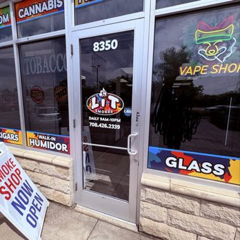 Lit Smokes - Entrance - Tobacco Shops Near Me - Riverside, Illinois