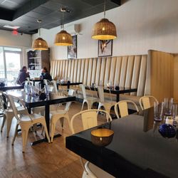Mas Amigos Mexican Kitchen - Dining area