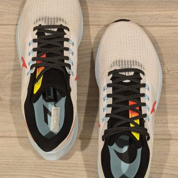 Nike Factory Store - Glendale - Women's Nike Air Zoom Pegasus 39 in White/Volt-Bright Crimson - Sports Wear Near Me - Glendale, Arizona