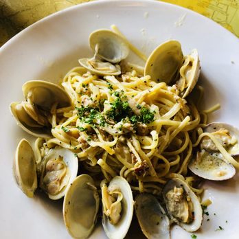 The Hideout Kitchen - LINGUINE W/CLAMS (5/5) - New American Near Me - Lafayette, California The Hideout Kitchen - LINGUINE W/CLAMS (5/5) - New American Near Me - Lafayette, California